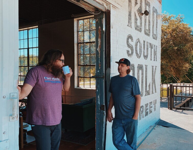 More Photos Of 1300 S Polk St, Dallas Light Manufacturing For Lease