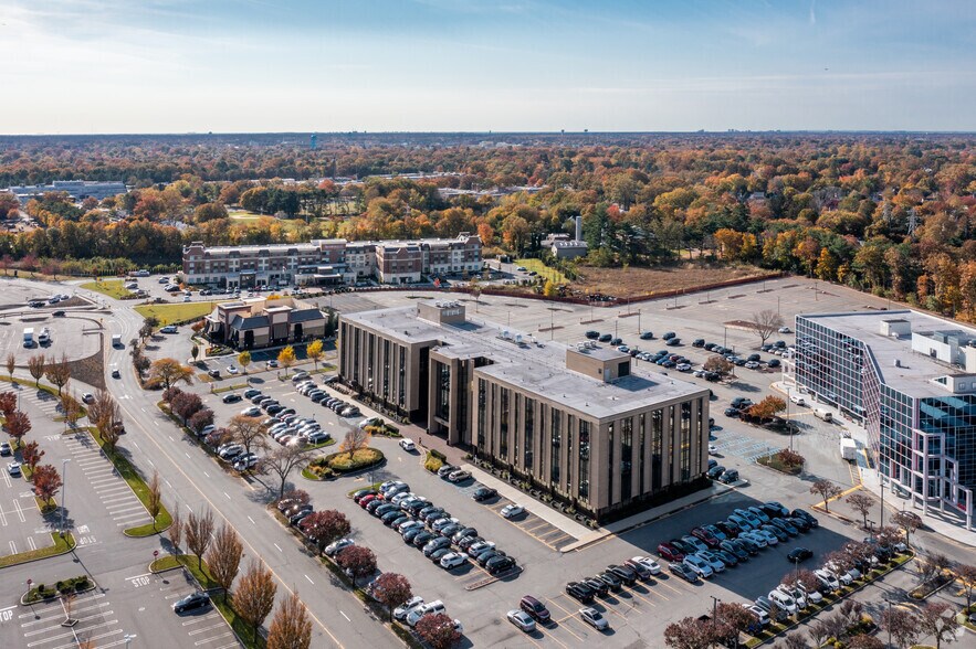 More Photos Of 300 Garden City Plz, Garden City Office For Lease