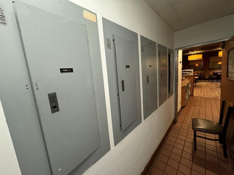 More Photos Of 4111 Timberlake Dr, Pontoon Beach Restaurant For Lease