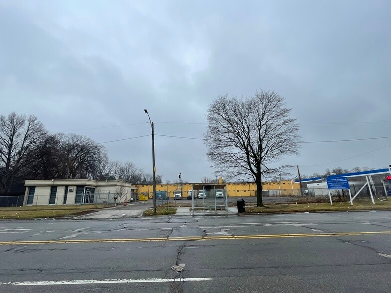 More Photos Of 23861 W McNichols Rd, Detroit Office For Sale