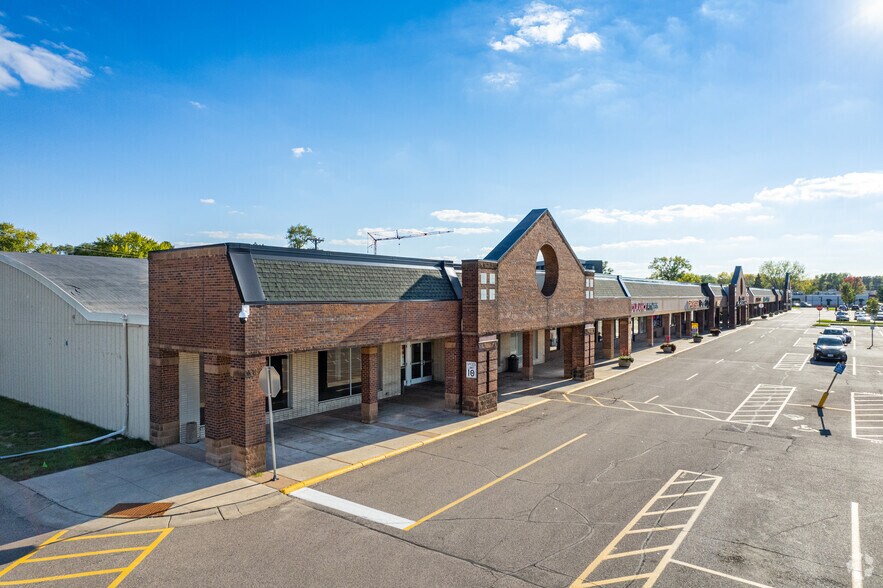 More Photos Of 9141-9175 S Highway Dr, Circle Pines Storefront For Lease