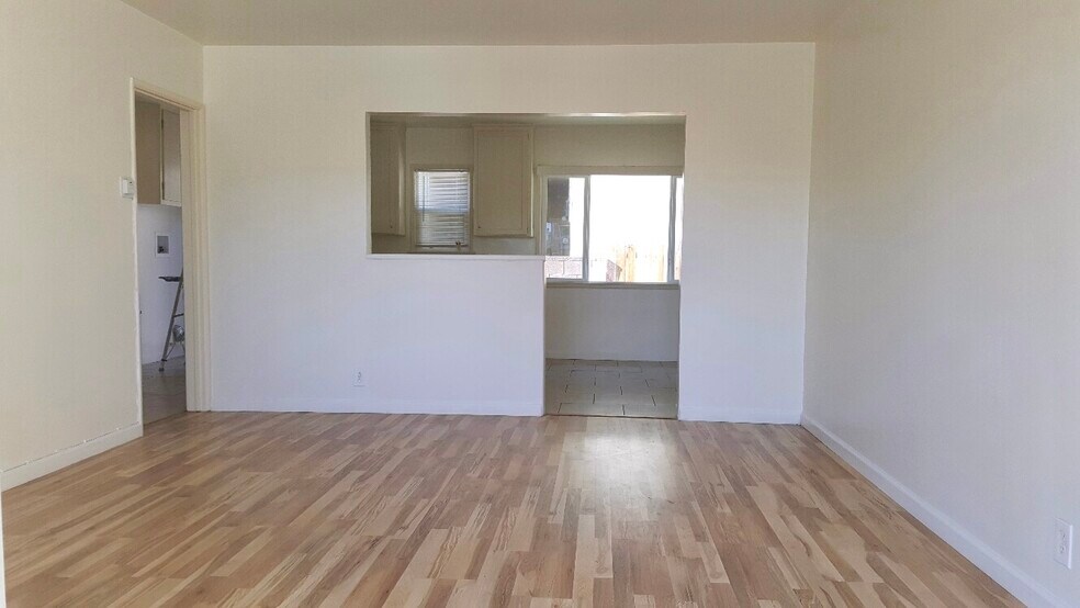 More Photos Of 11533 Truro Ave, Hawthorne Apartments For Sale