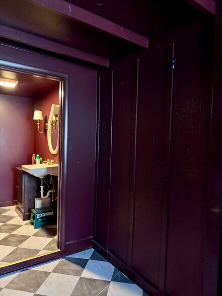 More Photos Of 127 W Calhoun St, Macomb Freestanding For Sale
