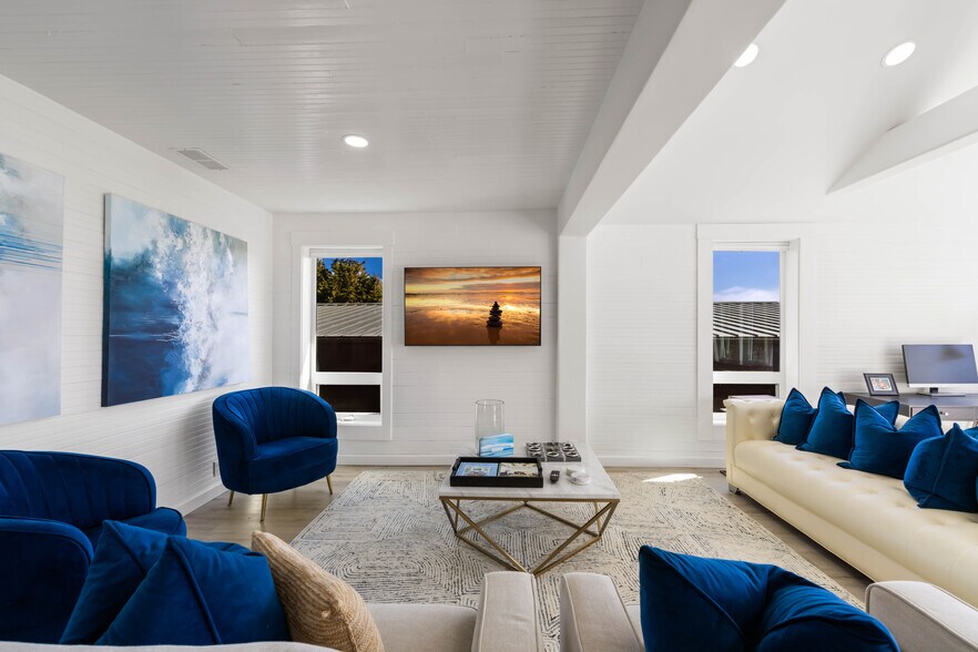 More Photos Of 267 W Sixth St, Port Orford Storefront Retail Residential For Sale