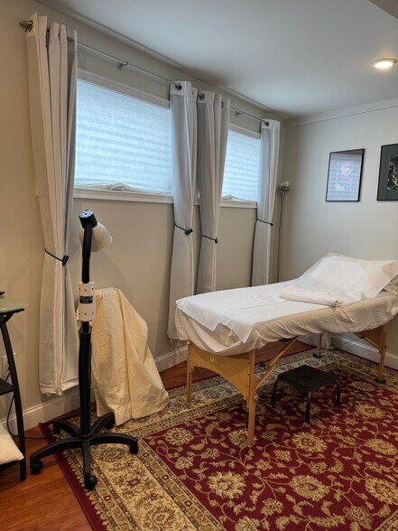 More Photos Of 1170-1176 Walnut St, Newton Storefront Retail Office For Lease