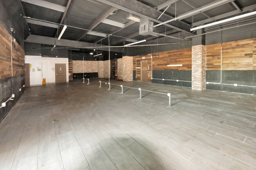 More Photos Of 104 Teakwood Dr, Victoria Medical For Sale