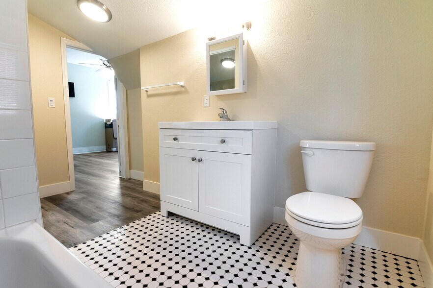 More Photos Of 1703 Toberman St, Los Angeles Apartments For Sale