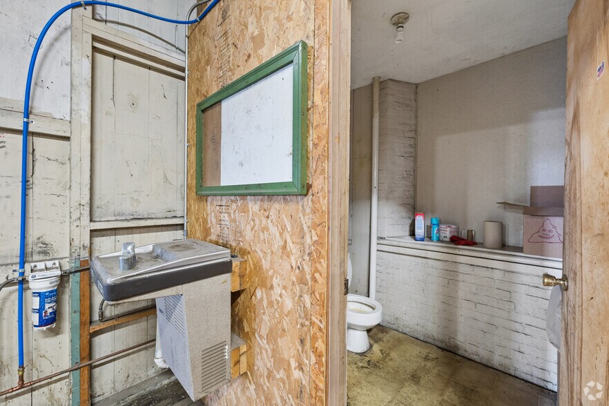 More Photos Of 17 Mill Pl, New York Mills Unknown For Sale