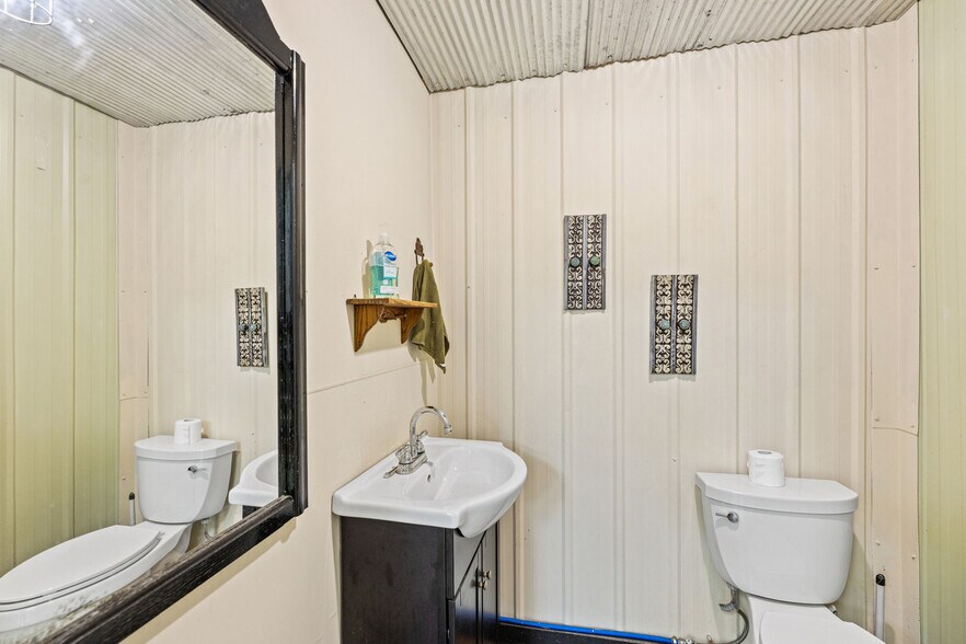 More Photos Of 600 N Maple St, Garnett General Retail For Sale