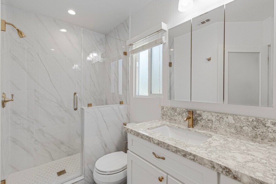 More Photos Of 646 Westminster Dr, Pasadena Multifamily For Sale