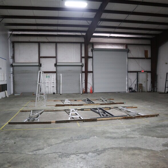 More Photos Of 553 Capital Cir SW, Tallahassee Warehouse For Lease