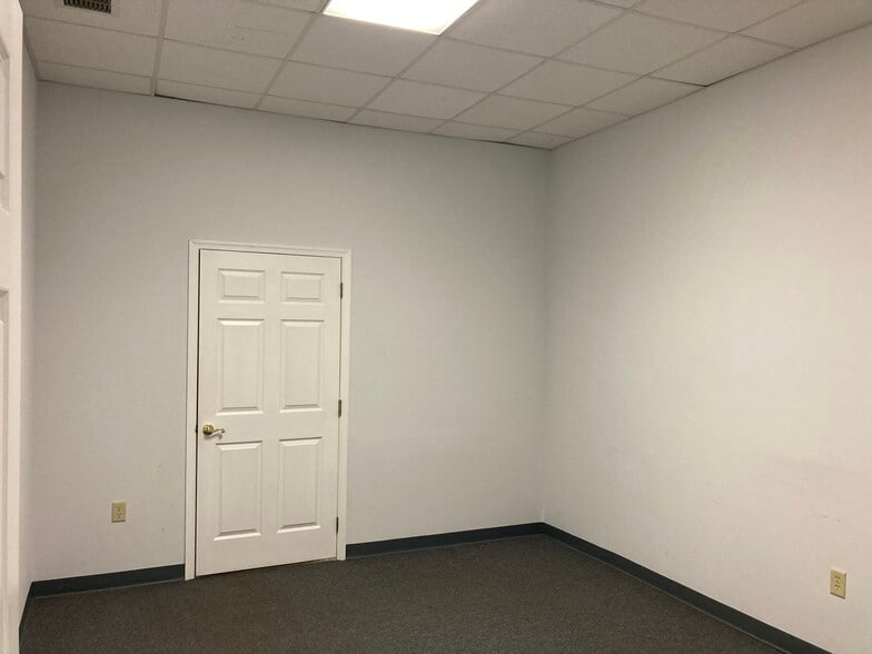 More Photos Of 360 Steel Way, Lancaster Warehouse For Lease