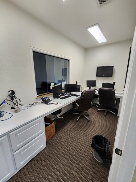 More Photos Of 2125 Martin Dr, Bedford Medical For Sale