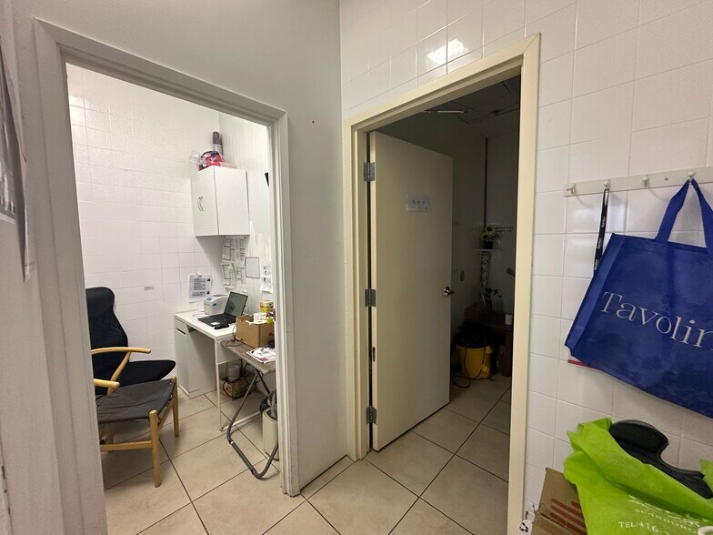 More Photos Of 21 Fairburn Dr, Markham Light Distribution For Sale