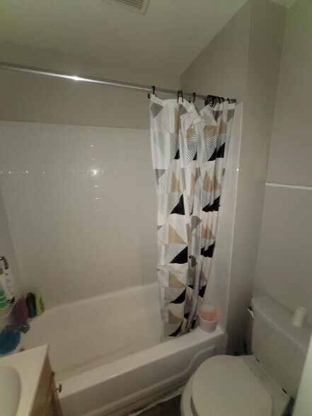 More Photos Of 1458 W 32nd St, Indianapolis Apartments For Sale