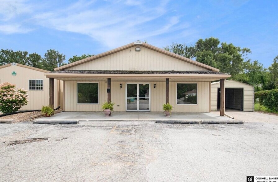 More Photos Of 113 Rock Bluff Rd, Plattsmouth Garden Center For Sale