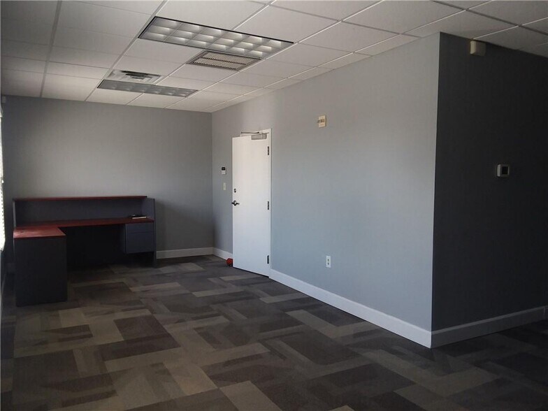 More Photos Of 2109 E Palm Ave, Tampa Loft Creative Space For Lease