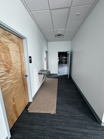 More Photos Of 9950 28th St N, Pinellas Park Distribution For Lease