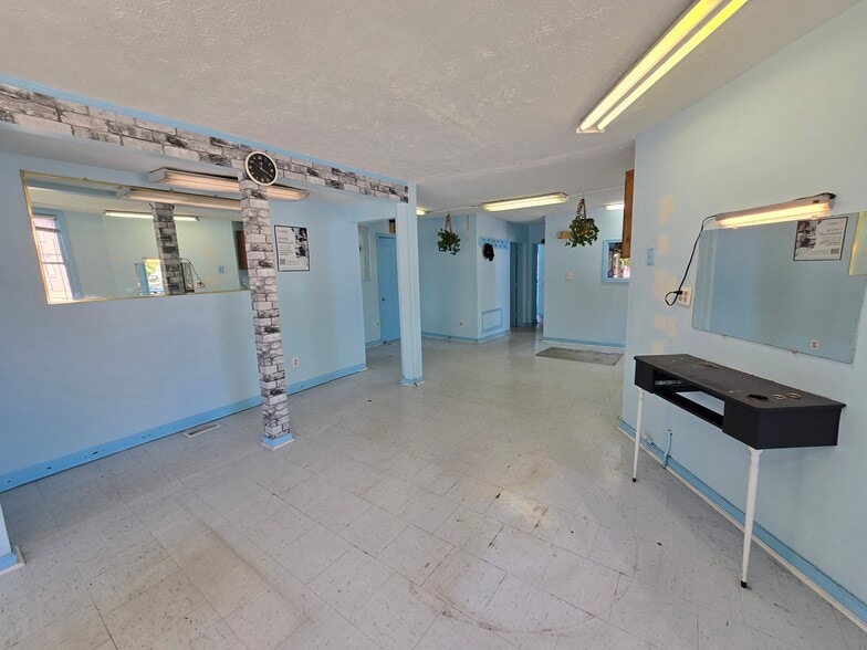 More Photos Of 3026 Meadowbridge Rd, Richmond Freestanding For Lease
