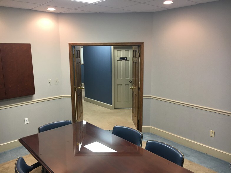 More Photos Of 3923 Blenheim Blvd, Fairfax Medical For Sale
