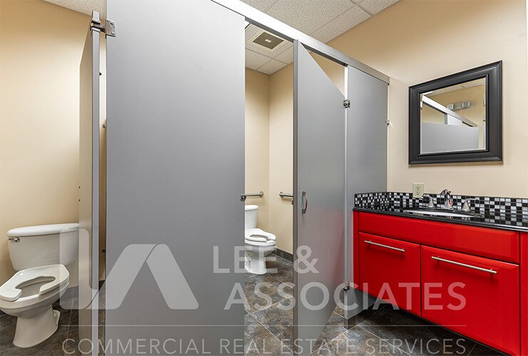 More Photos Of 88 E Broad St, Winter Garden Flex For Sale