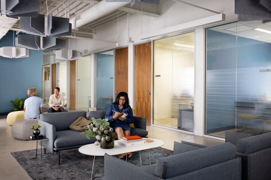 More Photos Of 700 S Flower St, Los Angeles Coworking Space