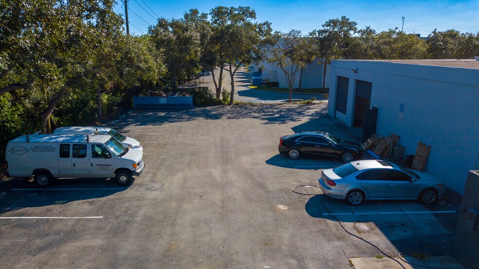 More Photos Of 990 S Rogers Cir, Boca Raton Manufacturing For Lease