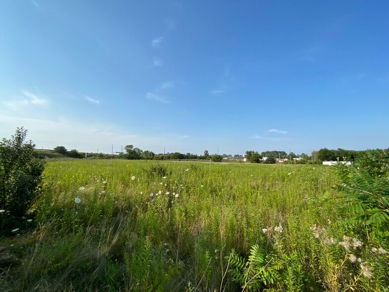 More Photos Of 2801 Bertholet Blvd, Valparaiso Office For Sale