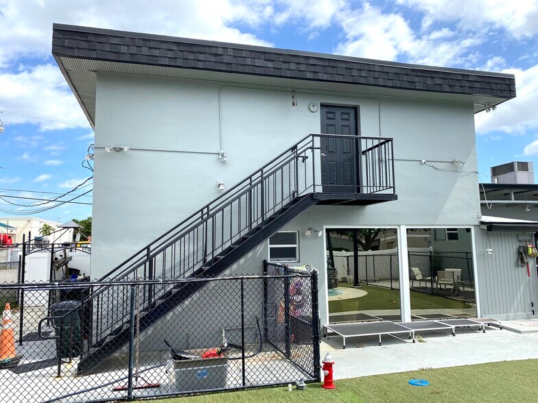 More Photos Of 3910 NW 49th St, Tamarac Veterinarian Kennel For Sale