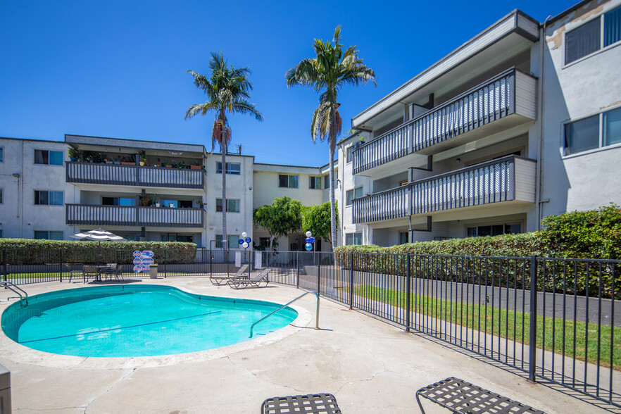 Primary Photo Of 2401 Seaside St, San Diego Apartments For Sale