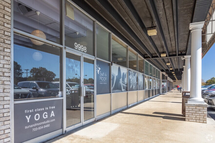 More Photos Of 9960-10018 Main St, Fairfax Storefront For Lease