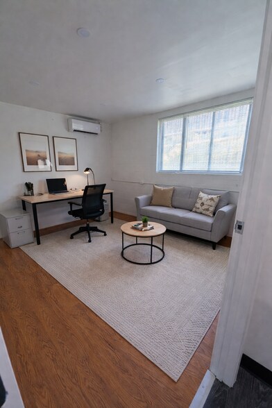 More Photos Of 2102 Hancock St, San Diego Showroom For Lease