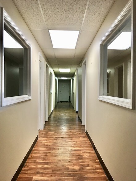 More Photos Of 3400 NW Vivion Rd, Riverside Office Residential For Lease