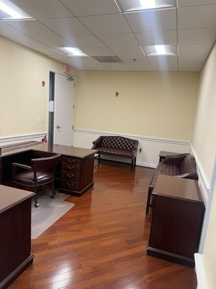 More Photos Of 7915 Lake Manassas Dr, Gainesville Office For Sale