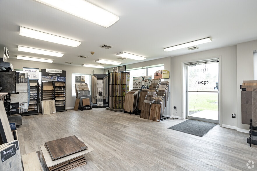 More Photos Of 10151-10155 Main St, Clarence Light Distribution For Sale
