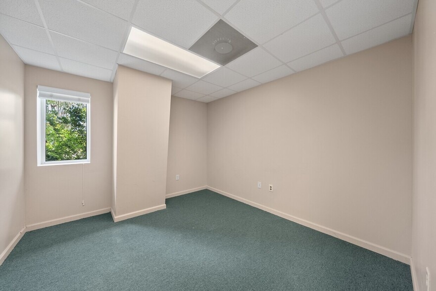 More Photos Of 230 N Tyndall Pky, Panama City Office For Lease