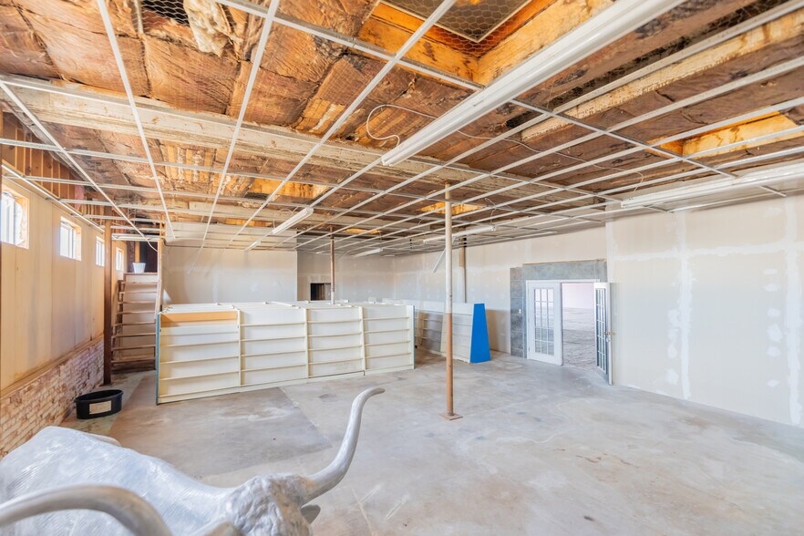 More Photos Of 221 N Cleveland Ave, Cushing Department Store For Sale