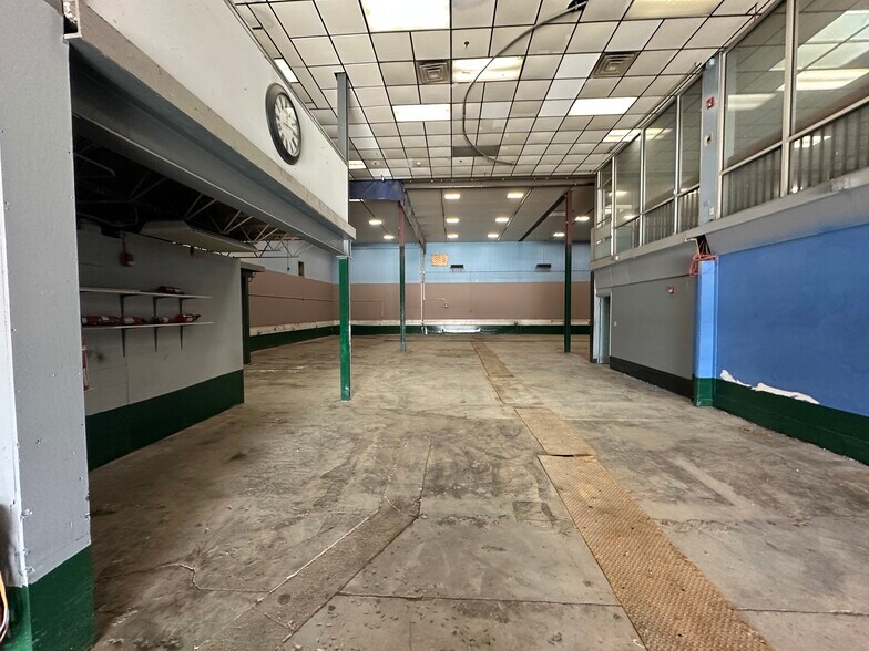 More Photos Of 1220 Mark St, Bensenville Warehouse For Lease