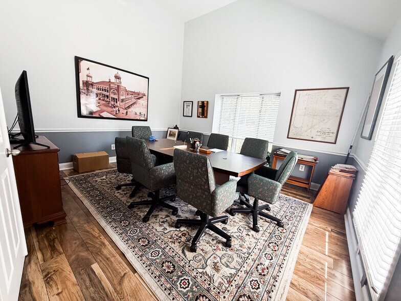 More Photos Of 146 S Lakeview Dr, Gibbsboro Office For Sale