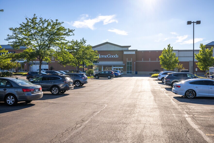 More Photos Of 702-718 Commons Dr, Geneva Storefront For Lease