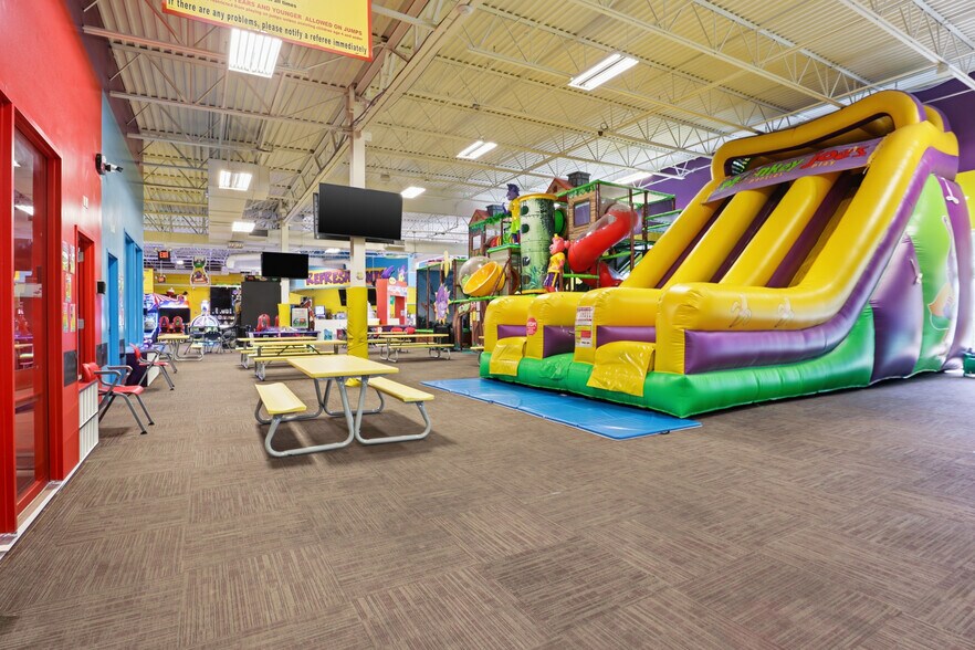 More Photos Of 23520 Overland Dr, Sterling Unknown For Lease