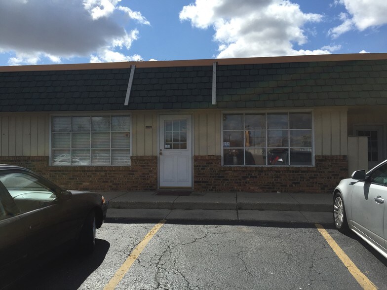 More Photos Of 4050 Wolf Rd, Oswego General Retail For Lease