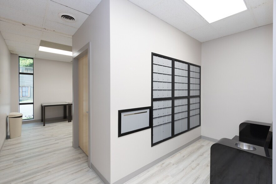 More Photos Of 2020 W 3rd St, Little Rock Office Residential For Lease