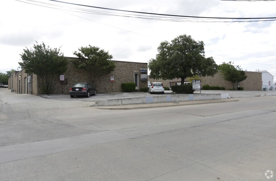 More Photos Of 10836 Grissom Ln, Dallas Light Manufacturing For Lease