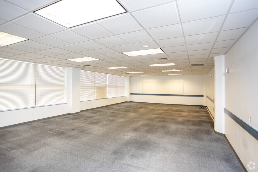 More Photos Of 205 W Market St, Lima Office For Sale