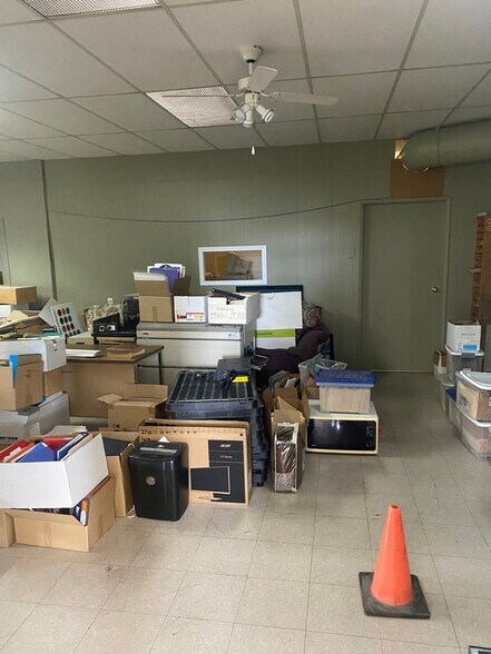 More Photos Of 4918 Napier St, Port Alberni Flex For Sale