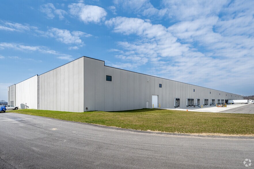 More Photos Of 1000 Blue Sky Ln, Coraopolis Warehouse For Lease