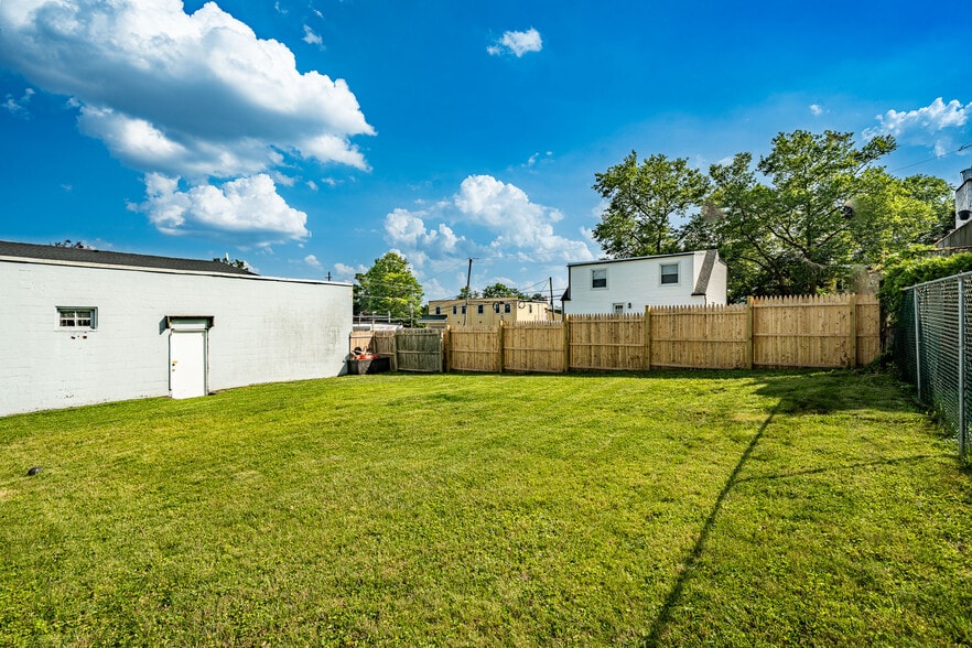 More Photos Of 663 Clearview Ave, Trevose Light Manufacturing For Sale