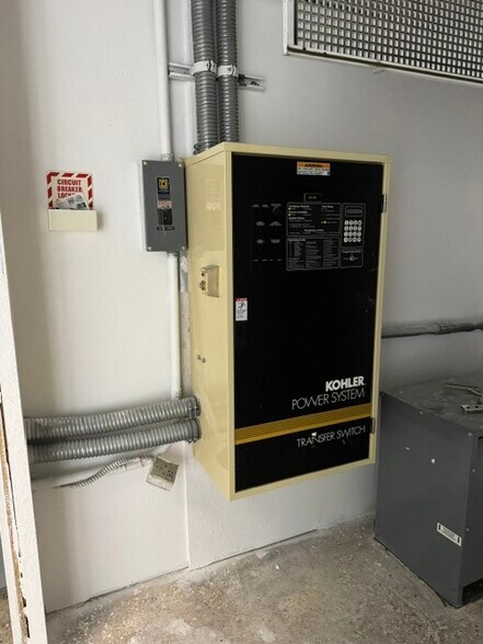 More Photos Of 365 105th Ter NE, Saint Petersburg Specialty For Lease