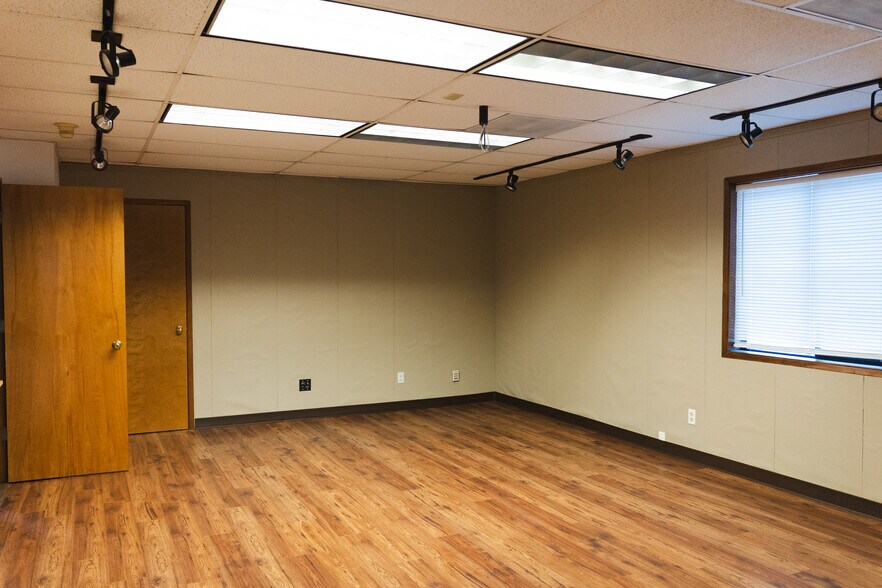 More Photos Of 17825 59th Ave NE, Arlington Flex For Lease